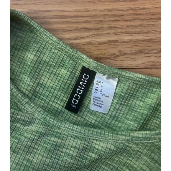 Divided Green Crop Top Size Large - Picture 5 of 5